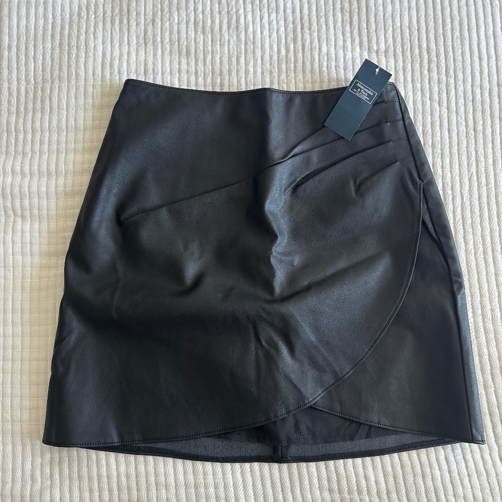 Abercrombie & Fitch Black Mini Skirt